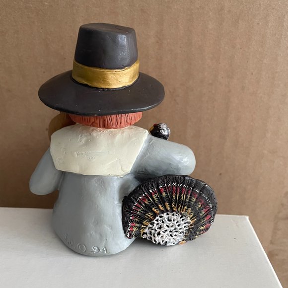 Keeper of Thanksgiving figurine shelf sitter - Picture 3 of 4